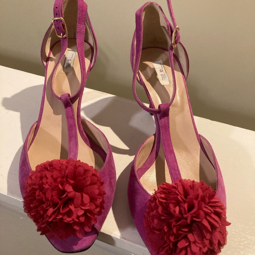 NEW TO BE Fuchsia suede shoe strap small heel carnation Toe Made in Spain Buckle